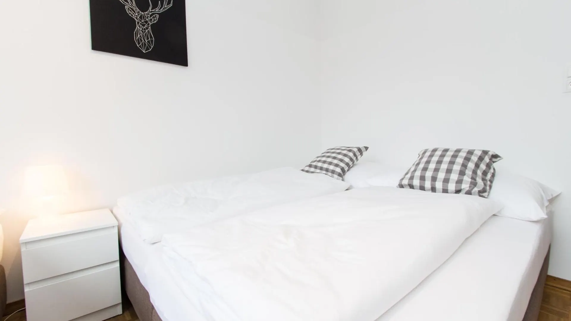 Ferienwohnung checkVIENNA - Schadinagasse